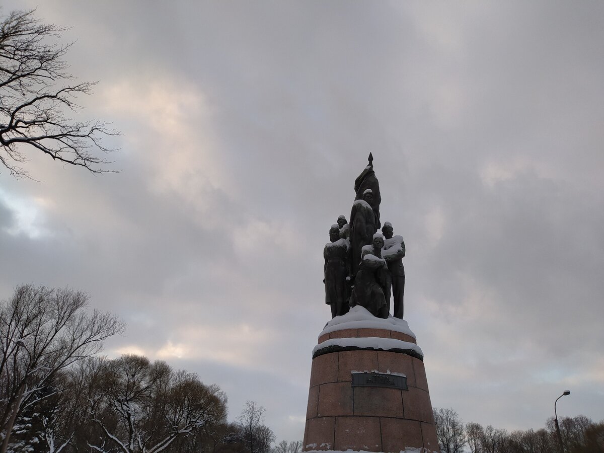 Памятник молодой гвардии в краснодоне фото