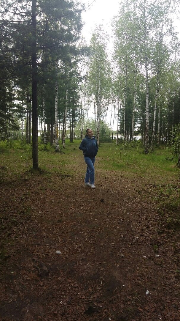 Здесь должна быть фотография моих родителей. В дальнейшем, приехав домой, я сделаю галерею перефотографированных фото из своего семейного альбома. Хочу сохранить их в сети, из интернета фото бесследно не пропадают.