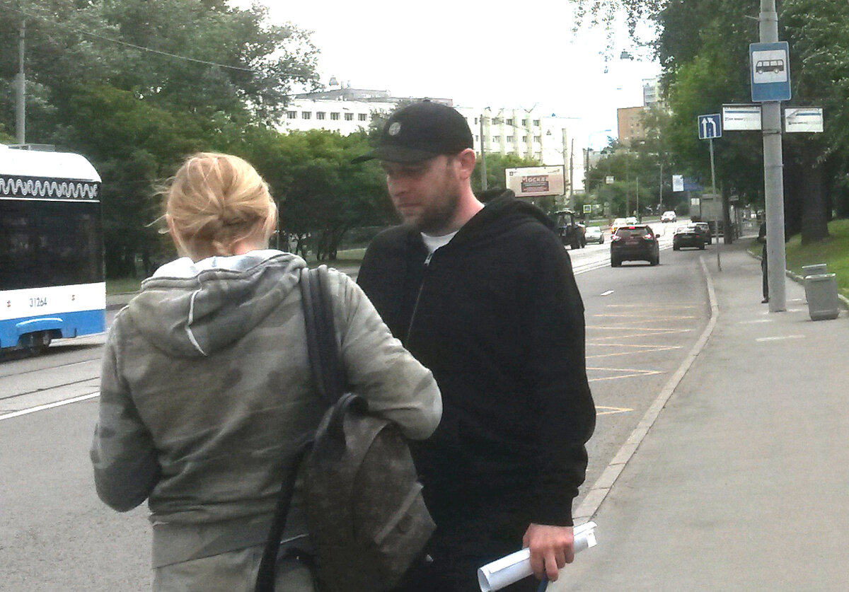 Курицын Алексей Анатольевич в процессе самостоятельных передвижений в период "домашнего ареста".  Фото: 04.07.2019 года, район Преображенское г. Москвы. Ограничения были внезапно сняты 13 августа 2019 года, хотя последний день ареста - 20 августа 2019 года. Домашний арест должен был проходить в Ивановском районе города Москвы.