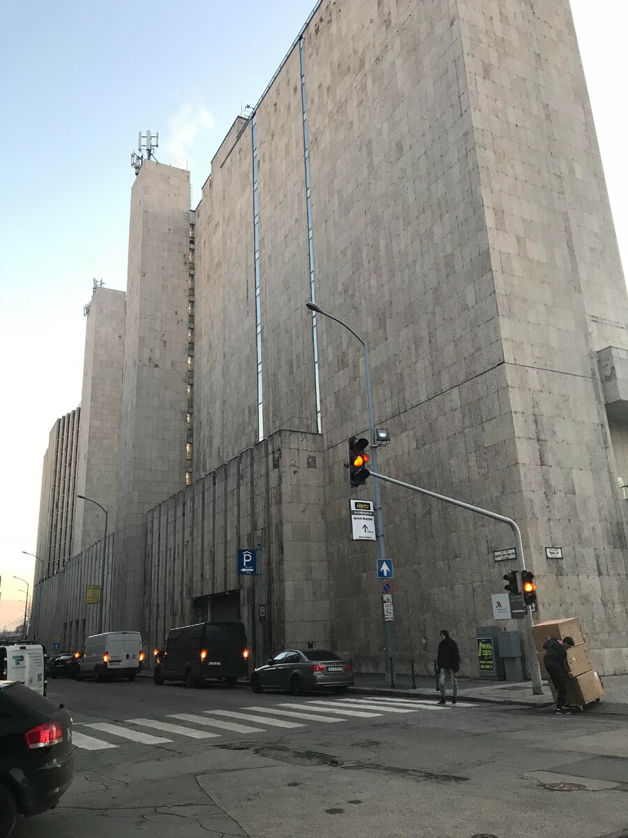 Фото с паблика evilbuildings