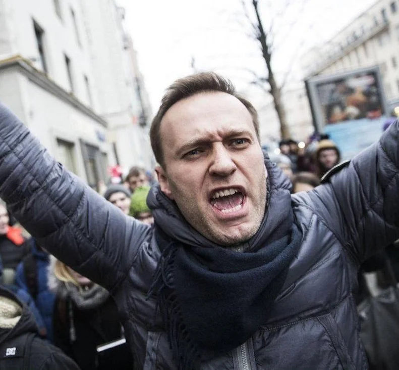 Навального жалко. Навальный национализм Навального. Навальный зиговал.
