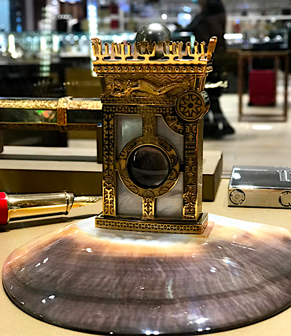 Зажигалка "King of Pearl Exclusive" на подставке  от 2 040 000 ₽ - фото автора