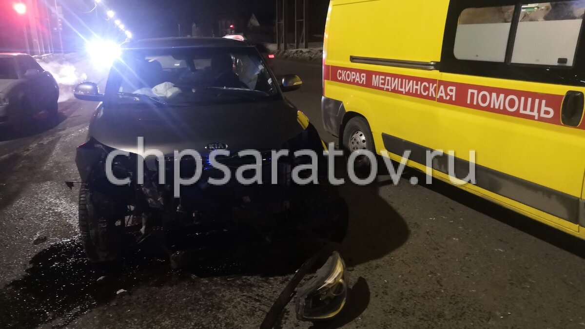 На месте работают медики центра медицины катастроф и скорой помощи, сотрудники ДПС и пожарной охраны.