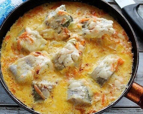 Минтай в сметанном соусе