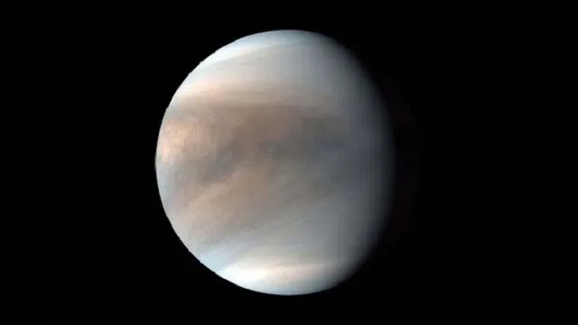 Японский космический аппарат “Акацуки” получил это изображение дневной стороны Венеры 30 марта 2018 года. Создатели и права: JAXA / PLANET-C.