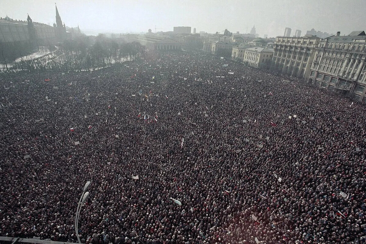 Манежная Площадь, Москва, 1991 год.