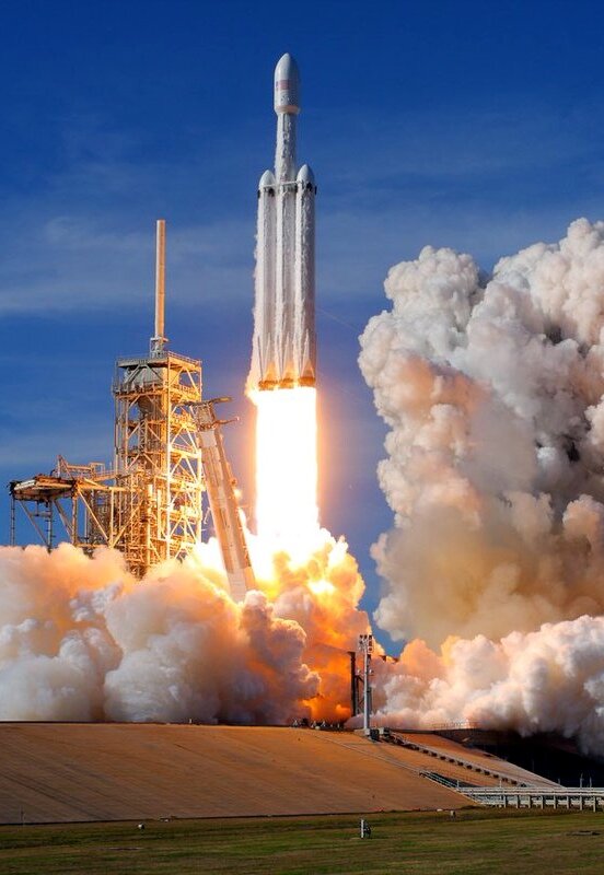 Старт Falcon Heavy компании SpaceX