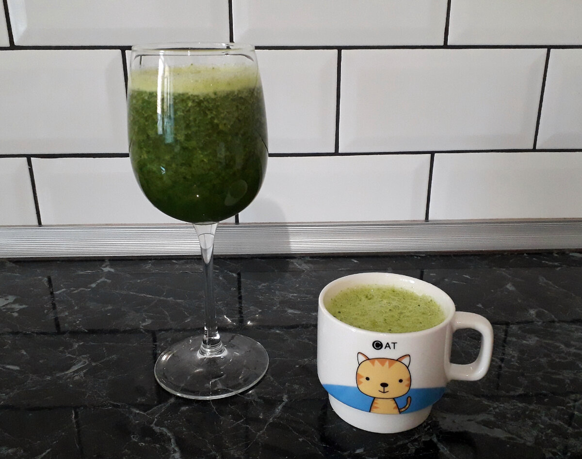 Шпинат + банан + яблоко = зеленый коктйель.