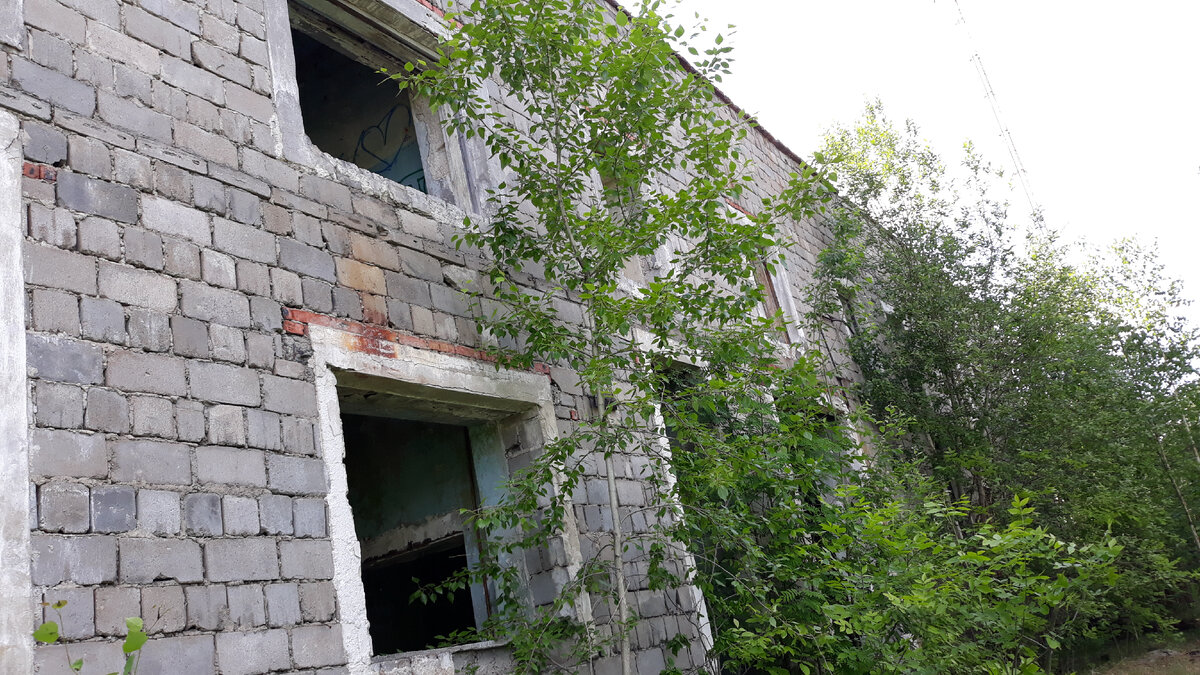 Заброшенный секретный завод N5 по переработке ториевого сырья.