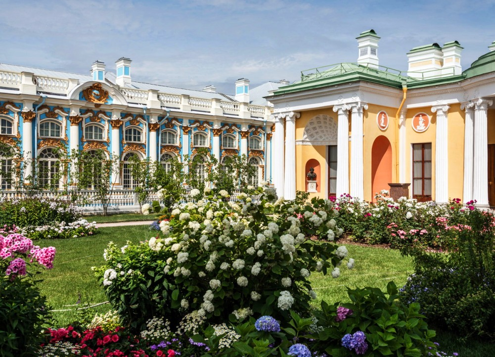 Garden palace. Екатерининский парк Царское село летом. Парк Екатерининского дворца в Царском селе. Екатерининский сад в Царском селе. Екатерининский дворец в Царском селе сад.