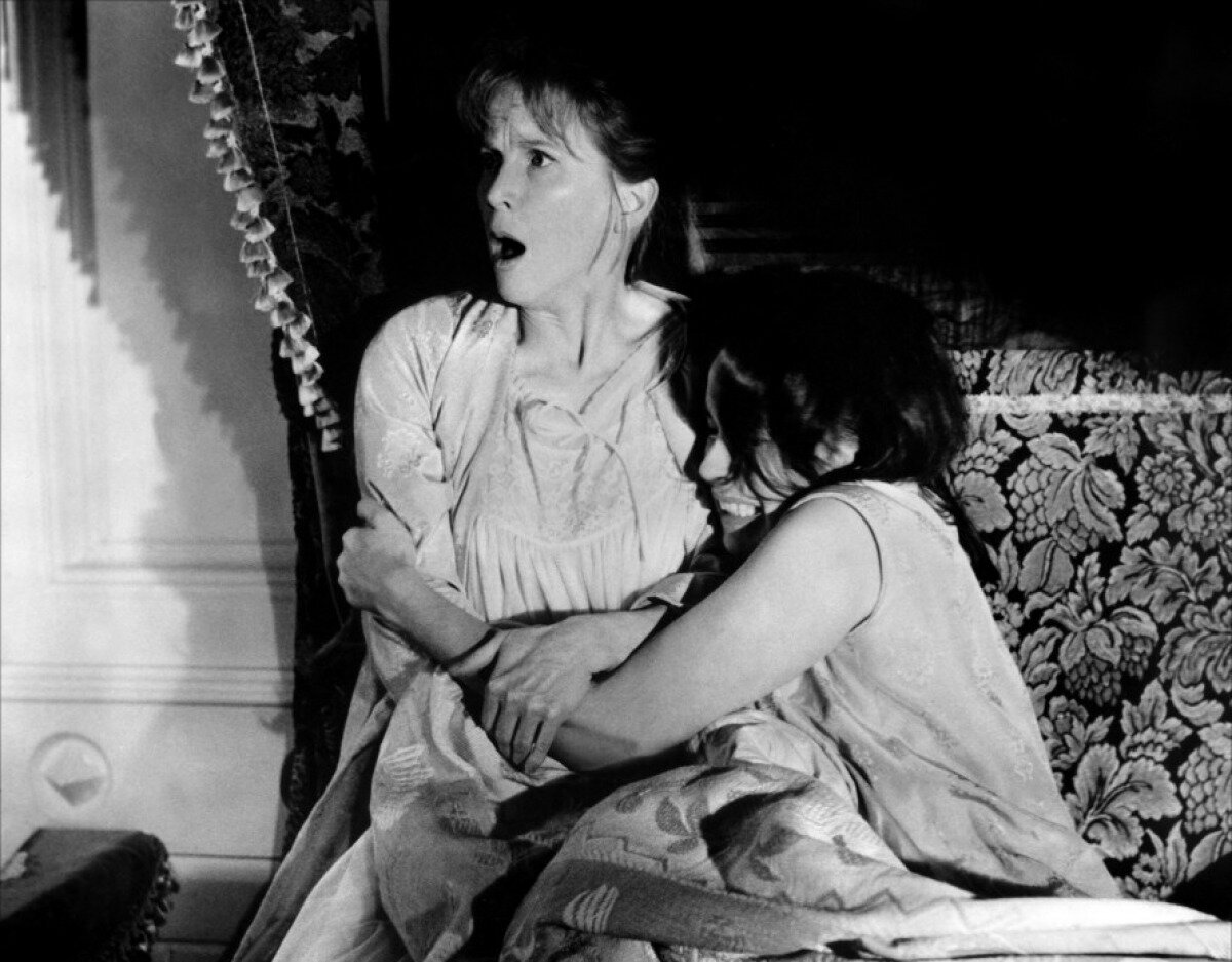 Кадр из фильма "Призрак дома на холме", 1963 г.