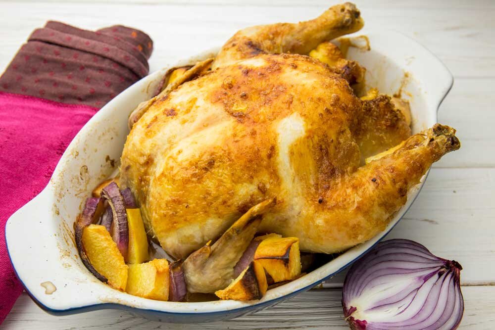 Курица в духовке целиком с тыквой. Курица с тыквой в духовке. Тыква фаршированная курицей. Курица в духовке целиком с тыквой. Курица в духовке целиком с тыквой.