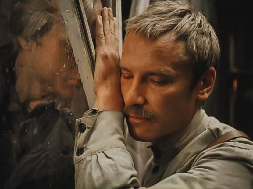 Сейчас сказали бы - любовная сцена. Ан нет - всего лишь настоящие друзья. Фото с просторов интернета.