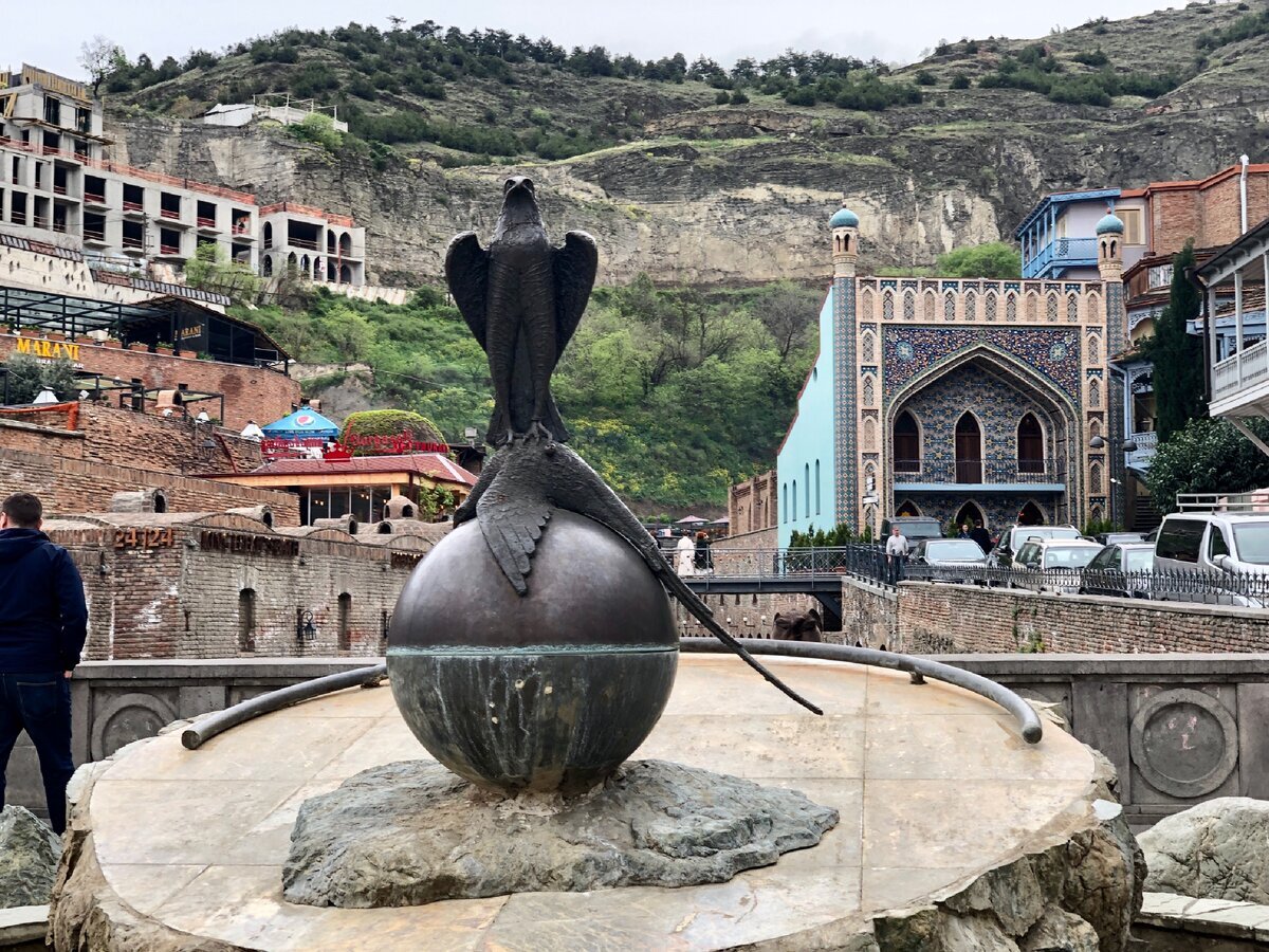 Тбилиси символ Сокол