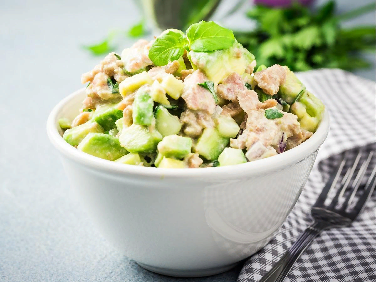 Салат из крицы и авокадо.