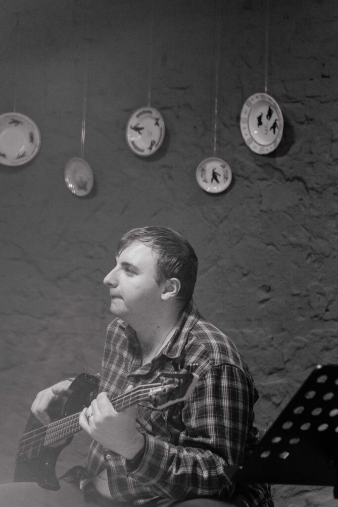 Сергей Захаров — бас гитара
