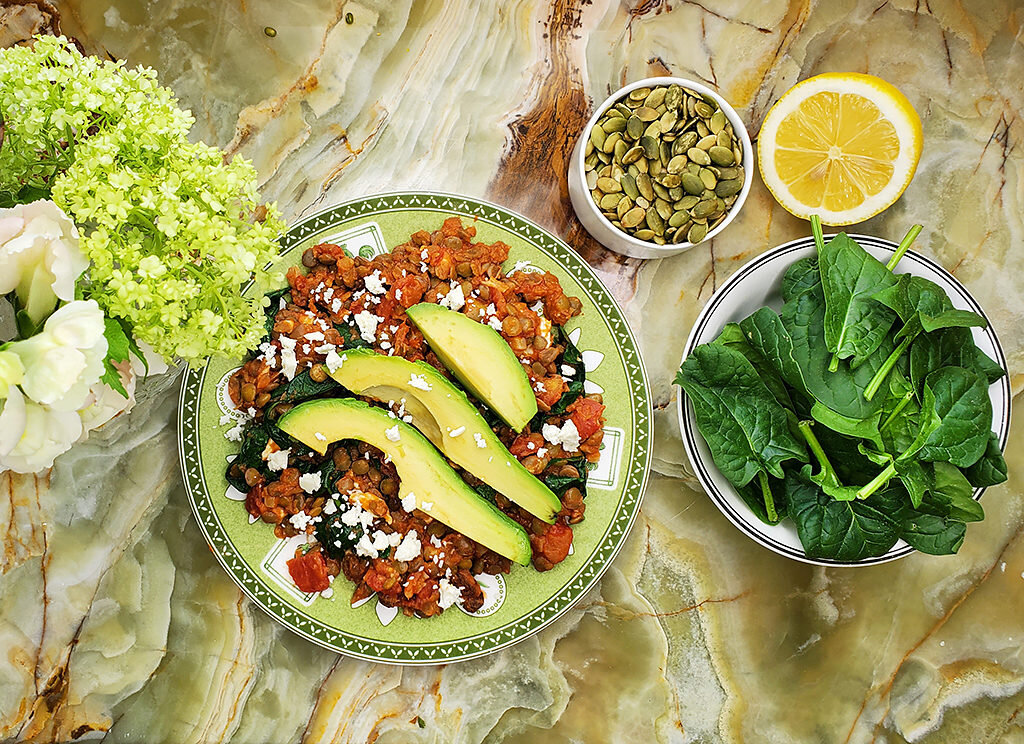 Средиземноморский салат: рецепты и полезные свойства