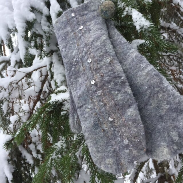 Итальянский меринос, шерсть английского ягнёнка породы Шетланд, итальянская пряжа с пайетками (привет, Кучинелли!)) Прошлогодний снимок (НЕ в наличии)