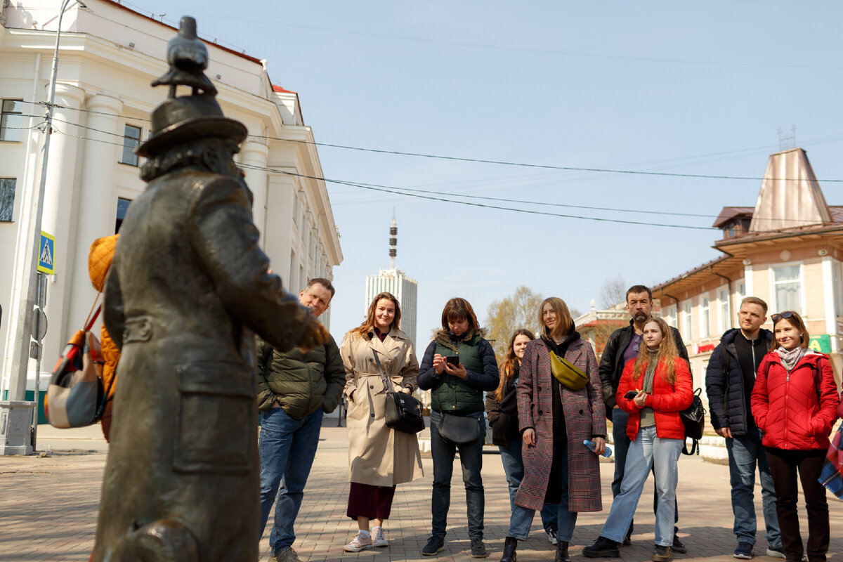 Участники проекта «Больше, чем путешествие» на пешей экскурсии по Архангельску