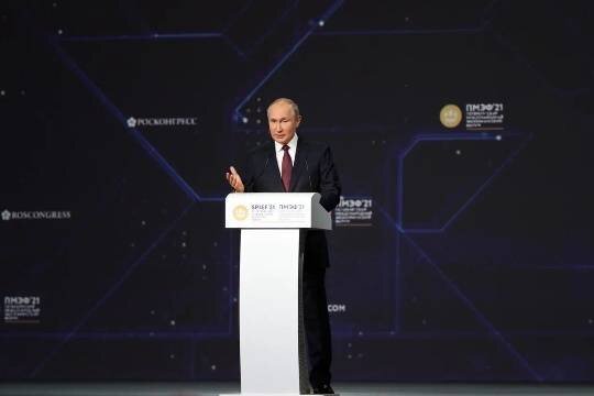    В Кремле раскрыли данные о встречах Путина в рамках ПМЭФ