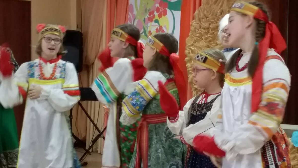 фольклорный коллектив "Добро". Фото руководителя коллектива.