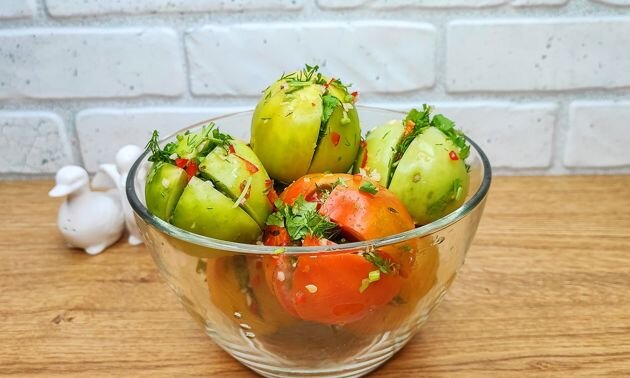 Квашенные зеленые помидоры с сельдереем