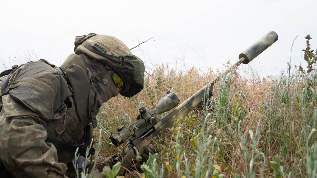    Военнослужащий ВДВ ВС РФ под Николаевом© РИА Новости / Иван Родионов