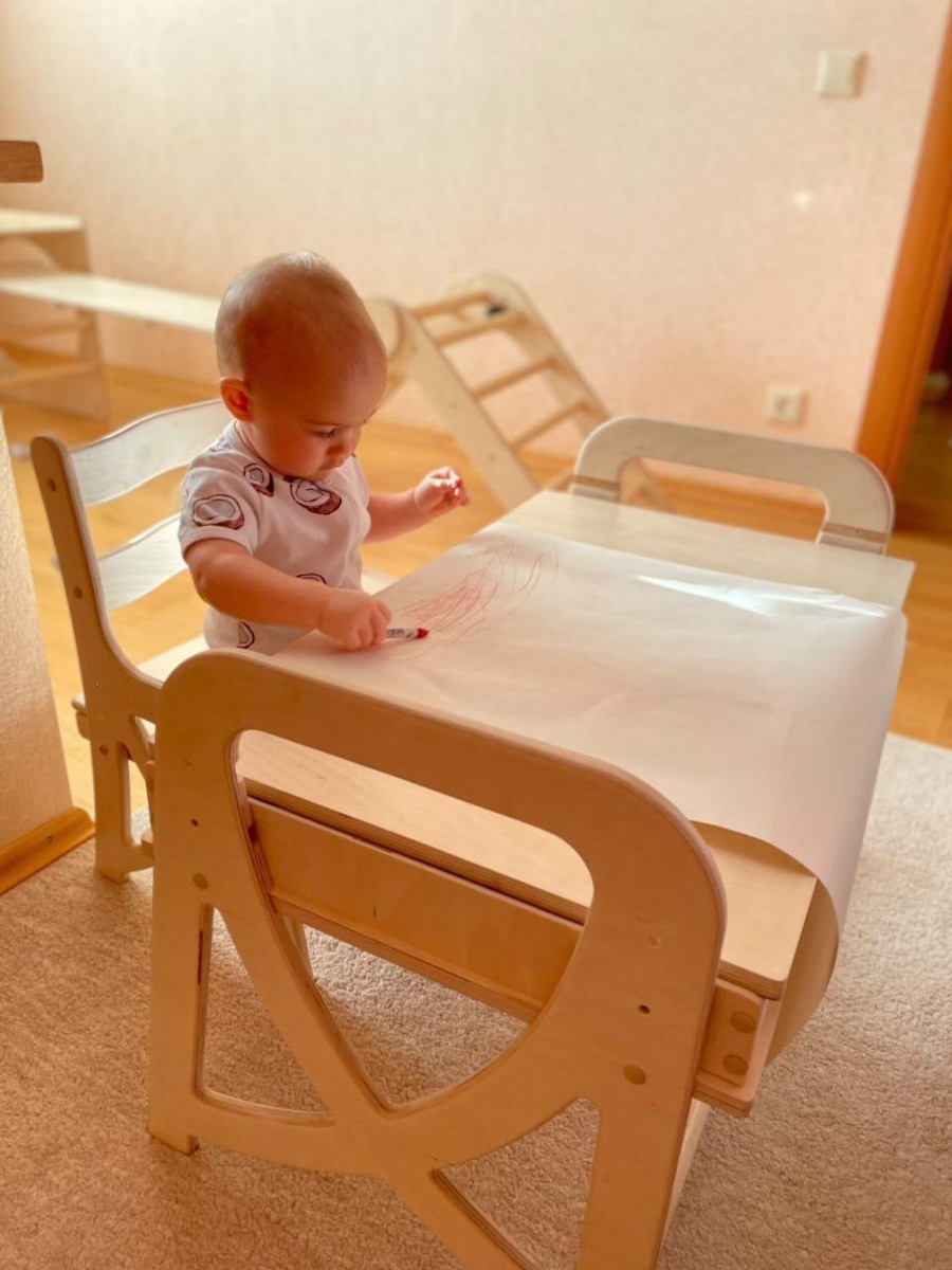 Многофункциональный игровой комплект стол-стул обеспечивает малышу целый набор творческих занятий, который вызывает интерес и желание заниматься