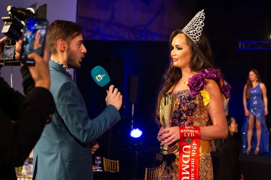 Фото: Пресс-служба Mrs.World.Russia
Болгария. София. Жительница Удмуртии Елена Максимова, получившая главный титул международного конкурса красоты для замужних женщин «Миссис Вселенная — 2022»