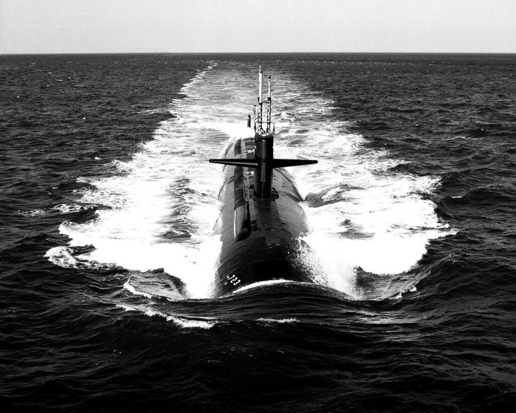    Известный факт: в ВМФ США всем членам экипажа подводных лодок перед выходом в море раздают таблетки от морской болезни.(c)The U.S. National Archives