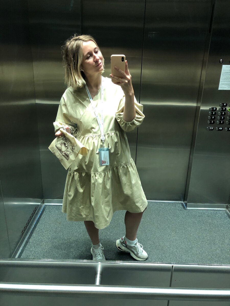 Платье - COS, сейчас такие же можно купить почти в любом масс-маркет магазине