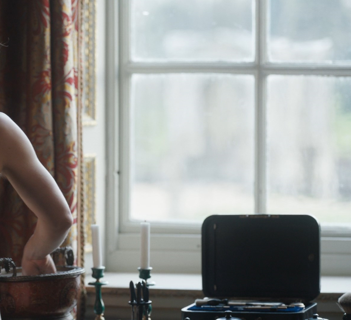 Кадр из фильма "Эмма" (2020)