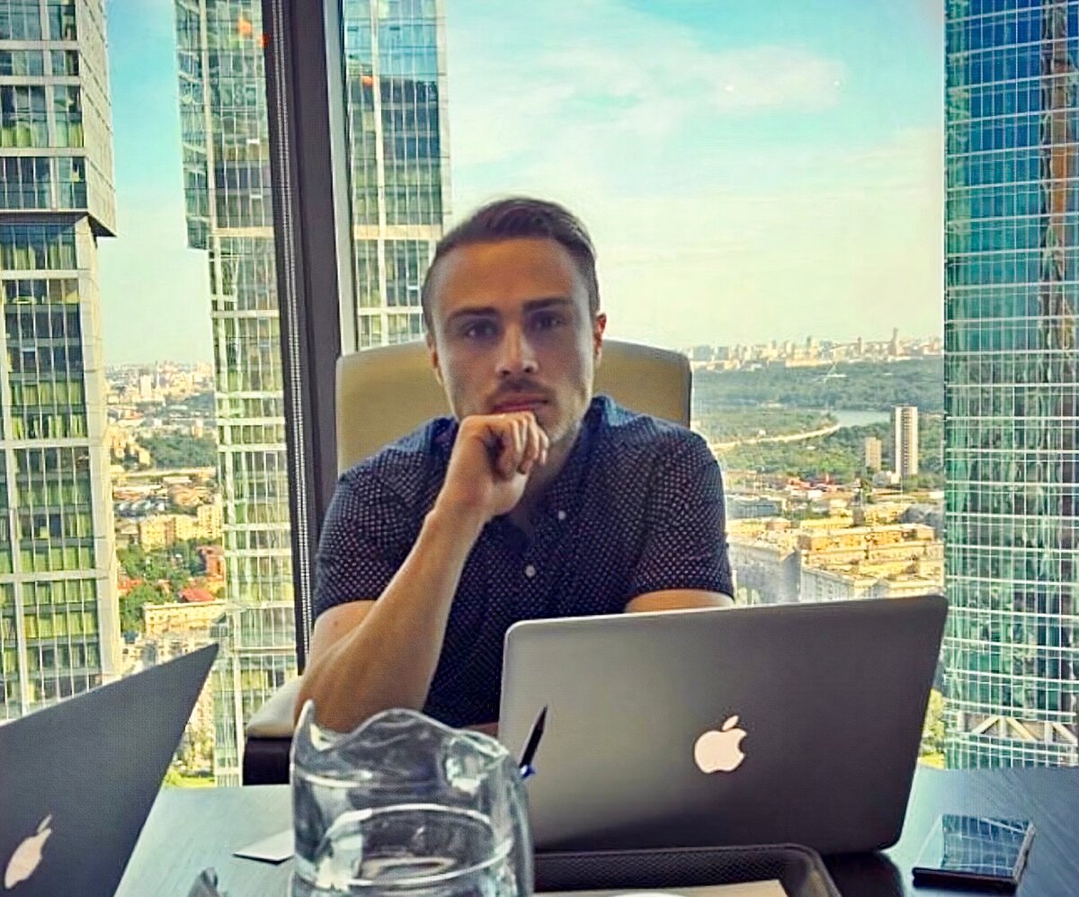 Александр, 30 лет, по образованию инженер-радиофизик, занимает должность технического директора компании NexTouch  (ООО "Некс-Т") 