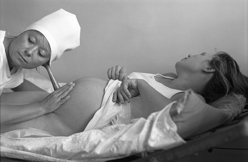 Беременные школьницы в СССР: как травили «Лолит» за их раннее материнство | WOMAN