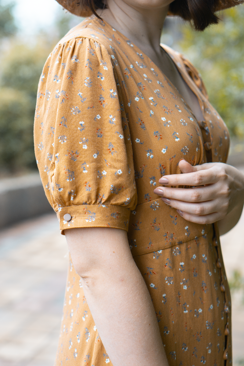 Платье на фото помято, потому что я в нем еще и под дождь попала!