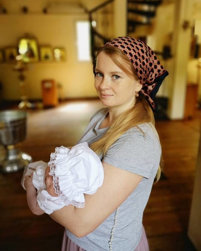 Екатерина Копанова показала стройную фигуру после родов четвёртого ребёнка и рас