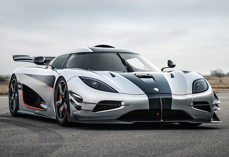 В 2009 году Koenigsegg намеревалась купить компанию SAAB у концерна General Motors, но 24 ноября производитель гиперкаров официально прекратил переговоры о покупке. В заявлении Koenigsegg сообщается:

Мы потратили шесть месяцев на подготовку этой сделки, однако теперь вынуждены признать, что не готовы к приобретению Saab.
Ранее сообщалось, что к соглашению о продаже SAAB концерн GM и Koenigsegg пришли в конце лета. Тогда называлась предварительная сумма сделки — около 440 миллионов долларов, которые должен был предоставить Европейский инвестиционный банк. Кроме того, акционеры Koenigsegg пообещали вложить в SAAB около 900 миллионов долларов, которые должны были пойти на создание новых моделей и модернизацию производства. Партнером Koenigsegg в этой сделке называлась китайская компания Beijing Automotive Industry Corp. (BAIC), которая намеревалась купить небольшой пакет акций шведской группы. Эти деньги должны были помочь Koenigsegg оформить сделку без привлечения сторонних кредитов.[2]