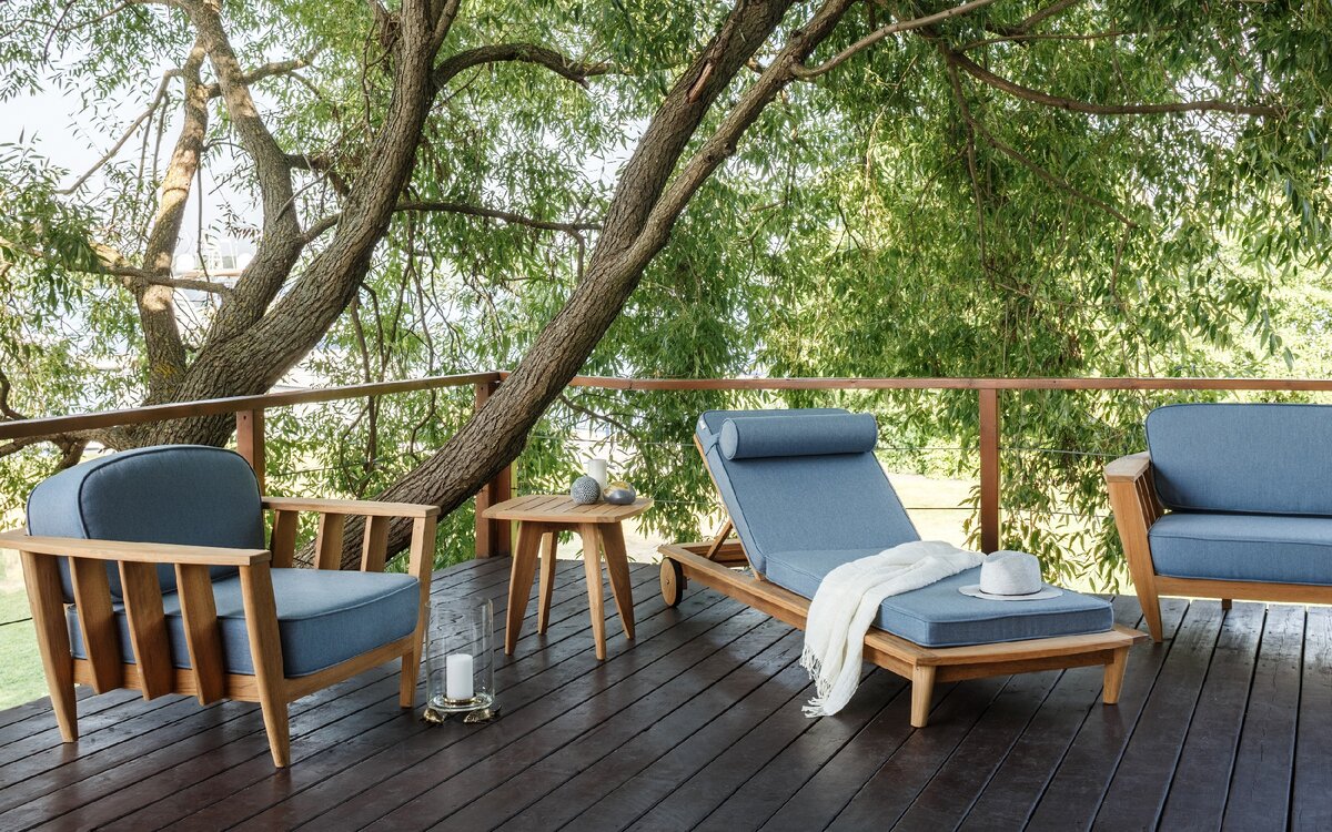 Уличная мебель из тика для загородного дома