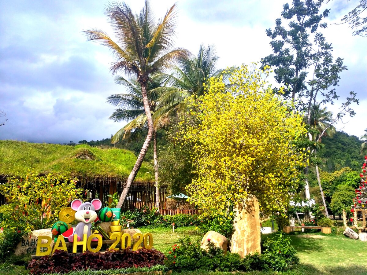 У входа в парк Ба Хо