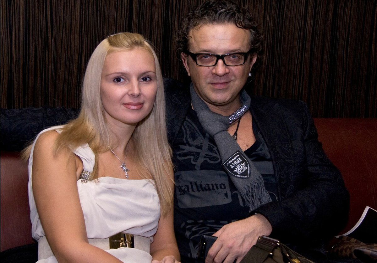 Жена ромы жукова фото Рома Жуков, которому 53 года, женился на 28-летней модели. "Седина в бороду, бес