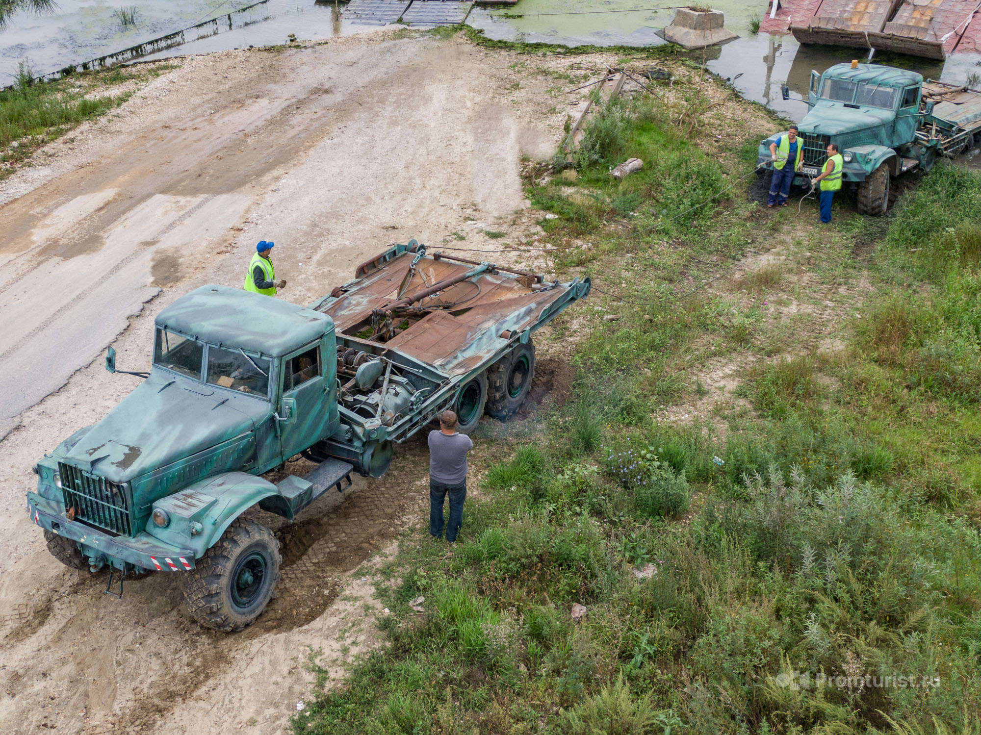 Водитель совершил ошибку — утопил машину в реке. К нему на помощь приехали друзья на КРАЗе, но увы ?⛓?6