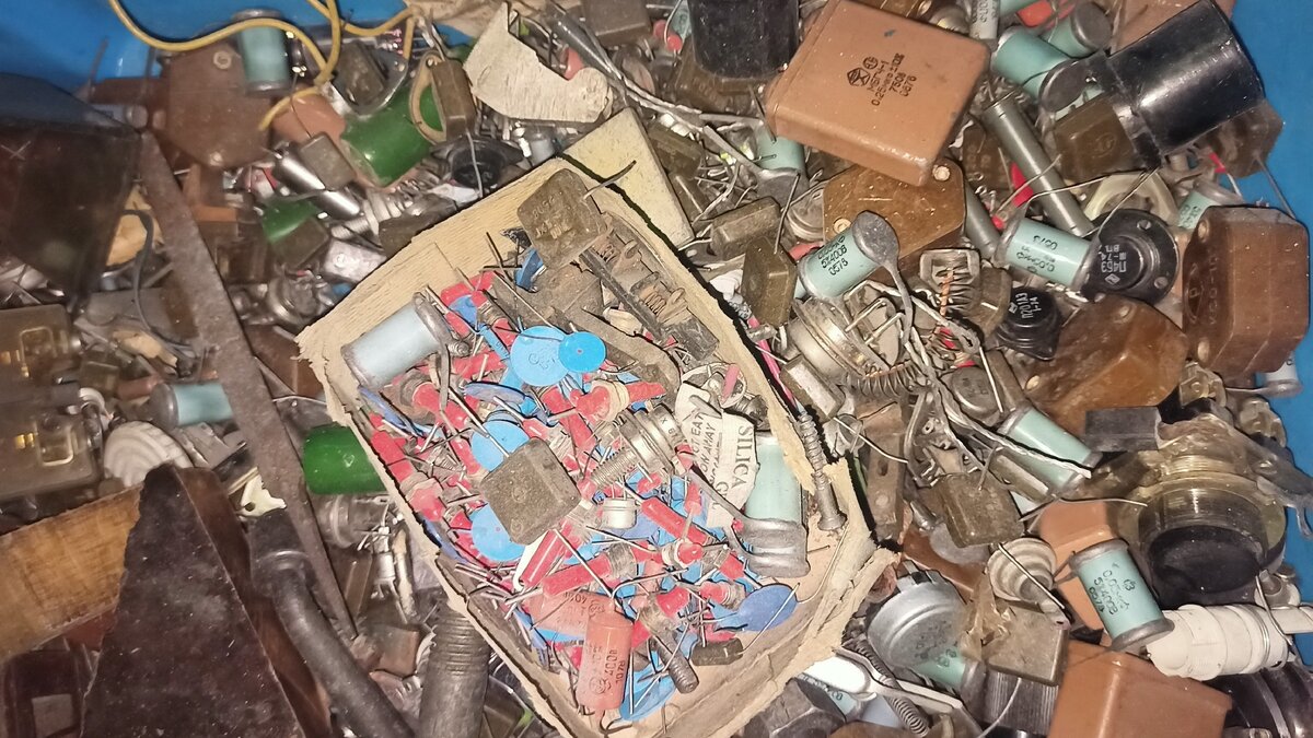 Радиодетали.