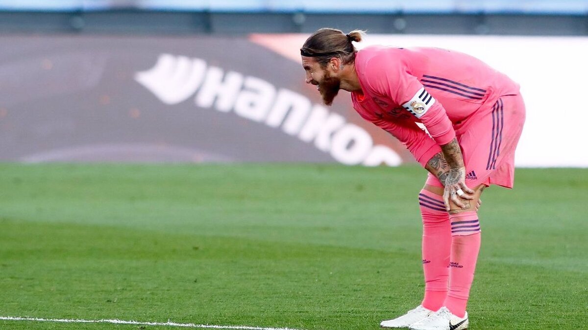 В первом тайме ,защитник "Реала" -  Серхио Рамос и нападающий "Кадиса" -  Энтони Лосано при единоборстве получили повреждения и были заменены в перерыве. 