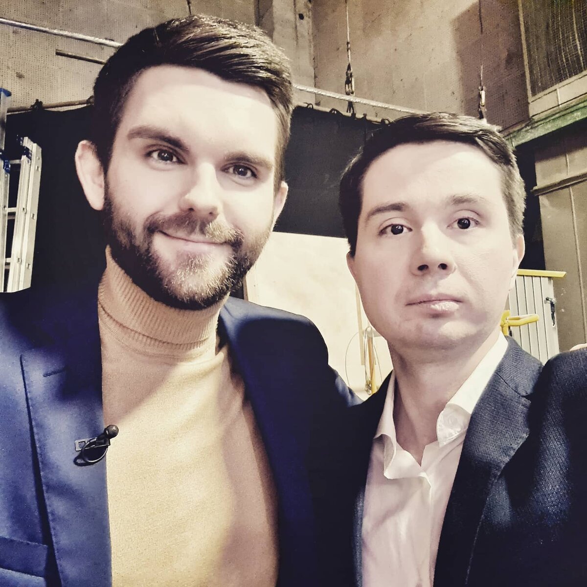 Как я пришёл к Богу? Сегодня в 18:35 на СПАСЕ, в передаче "Завет" @spas_zavet небольшая история из моей жизни...

Только это не мы приходим к Богу, а Он нас приводит к себе, через разные события и испытания в нашей жизни.

"Сила Моя в немощи совершается" (2 Кор. 12,9)

Чаще всегда мы ищем Бога, когда нам совсем тяжело и мы оказываемся на грани или в безвыходной ситуации, и значительно реже - по другим обстоятельствам...

Скорби посылаются нам для вразумления, кого Господь любит, того и наказывает, но по любви.

Когда мы просим - нам даётся, но порой это быстро забывается. 

Жизнь с Богом удивительна, она обретает смысл, она многогранна и насыщенна. Но это не значит, что она беззаботна и наполнена только благами.

По слову святого апостола Павла, все, желающие жить благочестиво во Христе Иисусе, будут гонимы (2 Тим. 3: 12)

Чтобы чего-то достичь, нужно пройти через боль.

А по другому никак, только через скорби, только через испытания мы можем меняться, вразумляться и учиться, иначе многого просто не понять...

"Возьми крест свой, и следуй за Мною" (Евангелие от Марка 8:34)

Жизнь с Богом - это труд, ежедневный, сложный. Но без этого понуждения себя невозможно двигаться дальше.

Главное потихоньку идти своим путем, не спешить, начинать с малого и не отступать!

Дорогу осилит идущий!

И самое главное - не забывать нам за все благодарить Бога! 🙏






#OrthodoxBRO
#ВсегдасБогом
#Православие 
#Воинхристов 
#Вера_в_Бога
#НидняБезБога
#ПравославныеВстречи
#Спас #ТелеканалСпас
#РоманГолованов