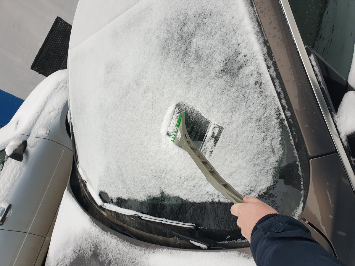 Лобое. Наледь на двери авто. Ледяная корка на машине. Владивосток наледь на авто. Лобое стекло налет.