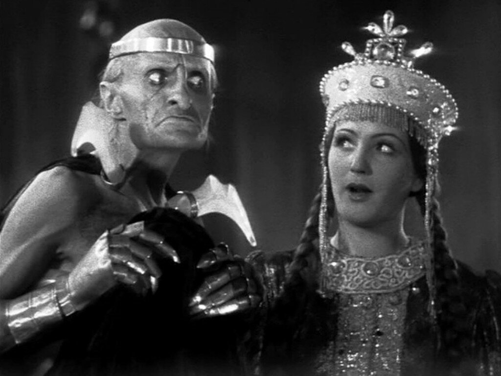 мечтающий о юной деве, наивный и  без порток но в ластах.  этот Кощей всего лишь образ гениального актера Георгия  Милляра