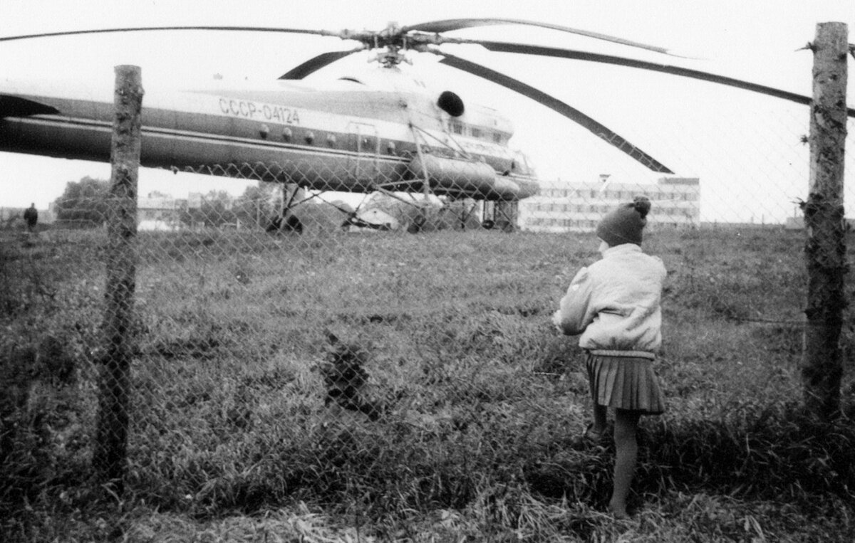 Ми-10К на площадке у молочки. 