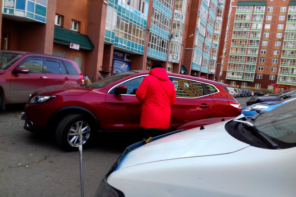 Иногда из-за парковочного места могут проколоть колеса 