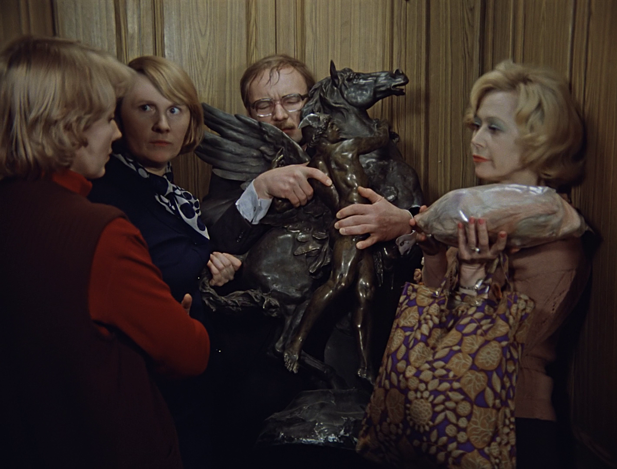 Нужно сдать деньги для Пети, Тани и Васи. Но при этом самому занять деньги для покупки новых сандалий своему Вовке- разве справедливо?  Кадр из фильма "Служебный роман"