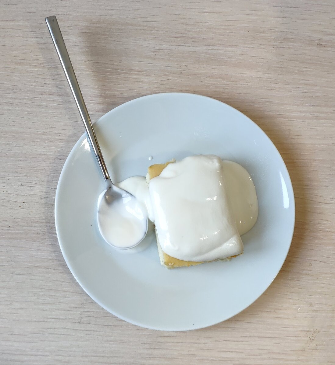 Та же детская запеканка: 400 гр творога, 40 гр рисовой муки, яйцо. Сметана 15%.